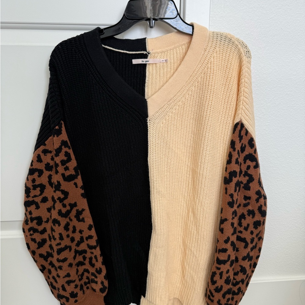 Mi Amore Black and Brown V-Neck Sweater with Leopard Print Sleeves